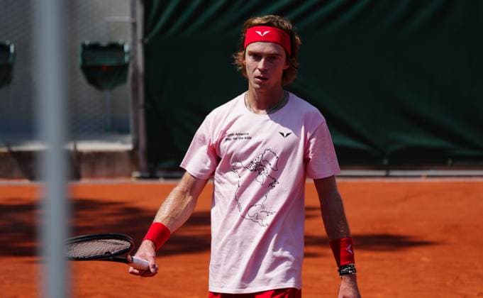Mandatory Credit: Photo by Javier Garcia Shutterstock (13925663aq) Andrey Rublev wears a t-shirt reading North America - Play for the Kids during practice French Open Tennis, Friday Qualifying and Previews, Roland Garros, Paris, France - 26 May 2023 French Open Tennis, Friday Qualifying and Previews, Roland Garros, Paris, France - 26 May 2023  Copyright: xJavierxGarcia Shutterstockx 13925663aq