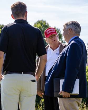 Sport Bilder des Tages May 26, 2023, Potomac Falls, Virginia, USA: Former President DONALD TRUMP arrives for the first round of the LIV Golf DC event at Trump National Golf Club. Potomac Falls USA - ZUMAb237 20230526_znp_b237_003 Copyright: xRobertxBlakleyx