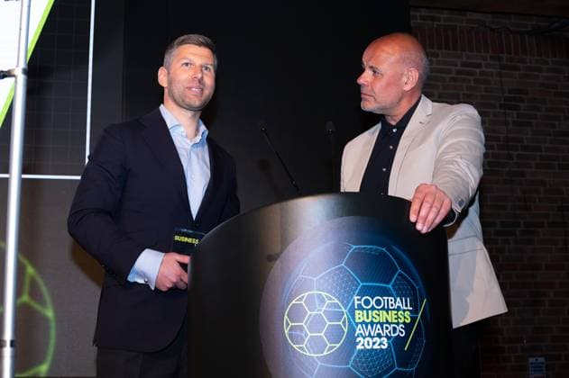 Sport Bilder des Tages Thomas Hitzlsperger receiving the Football Business Awards Global Ambassador trophy at the Brewery London. 26 May 2023. Kostenfrei lizenzierbar. Can be licensed free of charge. Copyright: xxx Thomas Hitzlesperger receiving the Football Business Awards Global Ambassador trophy at the Brewery London. 26 May 2023. 107 copy