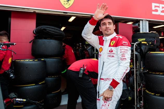 Charles Leclerc (Scuderia Ferrari) winkt seinen Fans zu, Grosser Preis von Monaco, Motorsport, Formel 1, Saison 2023, 26.05.2023 Grosser Preis von Monaco, Motorsport, Formel 1, Saison 2023, 26.05.2023 Copyright: xEibner-Pressefoto AlexanderxNeisx EP_ANS