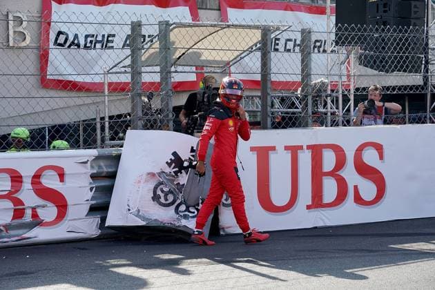 Formel 1 Grand Prix Monaco 2023 26.05.2023, Circuit de Monaco, Monte Carlo, Formel 1 Grand Prix Monaco 2023 ,im Bild Unfall von Carlos Sainz Jr. (ESP), Scuderia Ferrari in der letzten Schikane vor Start-Ziel.