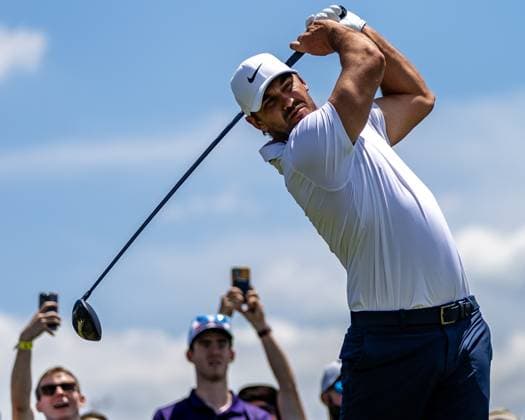 May 26, 2023, Potomac Falls, Virginia, USA: Five days after winning the PGA, Golf Herren Championship, BROOKS KOEPKA tees off during the first round of the LIV Golf DC event at Trump National Golf Club. Potomac Falls USA - ZUMAb237 20230526_znp_b237_015 Copyright: xRobertxBlakleyx