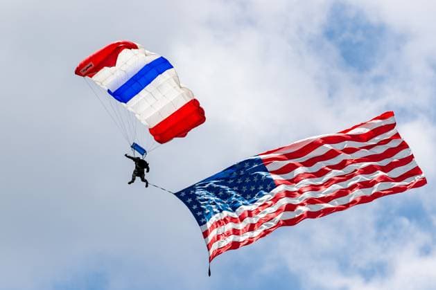 May 26, 2023, Potomac Falls, Virginia, USA: The Frog X Parachute Team sky diveÃ¢â‚¬â ¢s onto Trump National Golf Club to kickoff the start of the first round of the LIV Golf DC event. Potomac Falls USA - ZUMAb237 20230526_znp_b237_023 Copyright: xRobertxBlakleyx