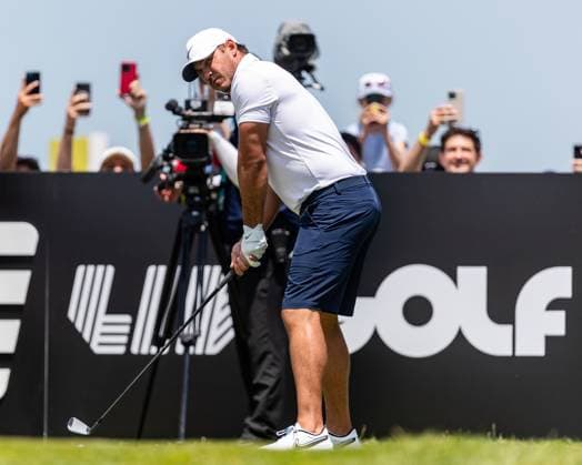 May 26, 2023, Potomac Falls, Virginia, USA: Five days after winning the PGA, Golf Herren Championship, BROOKS KOEPKA tees off on the first hole during the first round of the LIV Golf DC event at Trump National Golf Club. Potomac Falls USA - ZUMAb237 20230526_znp_b237_029 Copyright: xRobertxBlakleyx