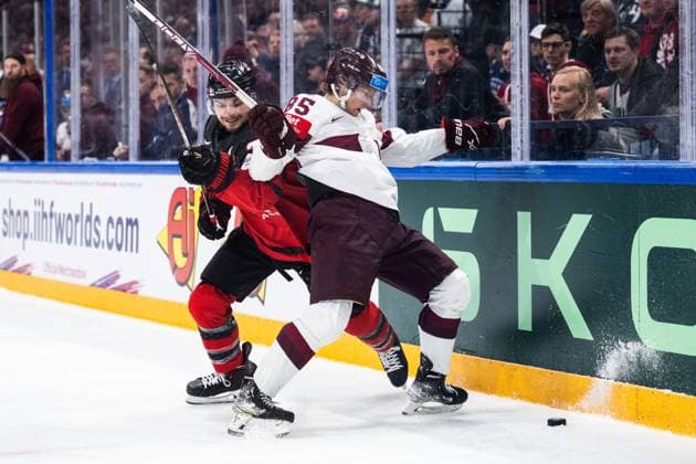 230527 Scott Laughton of Canada and Dans Locmelis of Latvia during the 2023 IIHF Ice hockey, Eishockey World Championship, WM, Weltmeisterschaft semifinal game between Canada and Latvia on May 27, 2023 in Tampere. Photo: Joel Marklund BILDBYRAN kod JM JM0485 bbeng ishockey ice hockey ishockey-vm 2023 ishockey-vm vm 2023 iihf ice hockey world championship semifinal semi-final kanada canada latvia lettland Copyright: JOELxMARKLUND BB230527JM018
