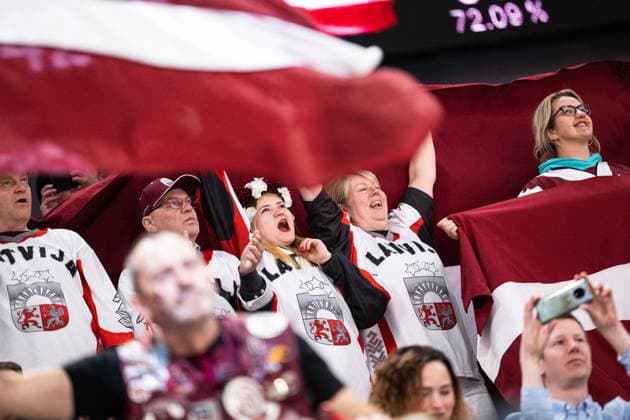 230527 Fans of Latvia celebrate during the 2023 IIHF Ice hockey, Eishockey World Championship, WM, Weltmeisterschaft semifinal game between Canada and Latvia on May 27, 2023 in Tampere. Photo: Joel Marklund BILDBYRAN kod JM JM0485 bbeng ishockey ice hockey ishockey-vm 2023 ishockey-vm vm 2023 iihf ice hockey world championship semifinal semi-final kanada canada latvia lettland jubel Copyright: JOELxMARKLUND BB230527JM019