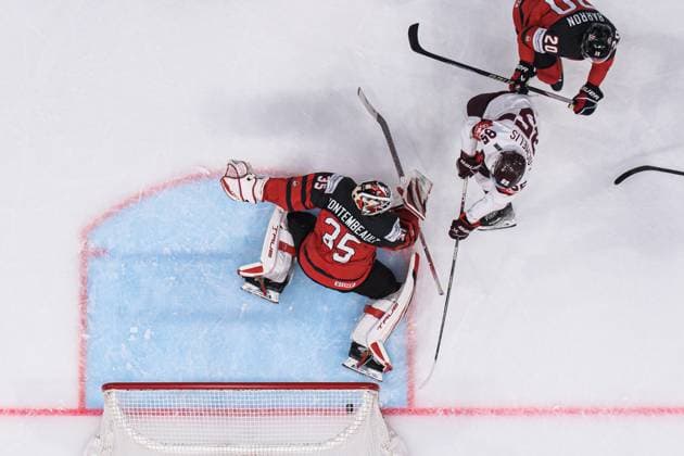 230527 Dans Locmelis of Latvia scores 0-1 behind goaltender Samuel Montembeault of Canada during the 2023 IIHF Ice hockey, Eishockey World Championship, WM, Weltmeisterschaft semifinal game between Canada and Latvia on May 27, 2023 in Tampere. Photo: Joel Marklund BILDBYRAN kod JM JM0485 bbeng ishockey ice hockey ishockey-vm 2023 ishockey-vm vm 2023 iihf ice hockey world championship semifinal semi-final kanada canada latvia lettland Copyright: JOELxMARKLUND BB230527JM021