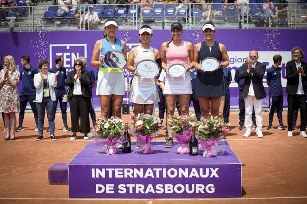 Sport Bilder des Tages Finale du double fÃ minin. Internationaux de Strasbourg 2023 YIFAN XU (CHN) ZHAOXUAN YANG (CHN) DESIRAE KRAWCZYK (USA) GIULIANA OLMOS (MEX) Tennis : Internationaux de Strasbourg 2023 - France - 27 05 23 ElyxandroCegarra Panoramic 
