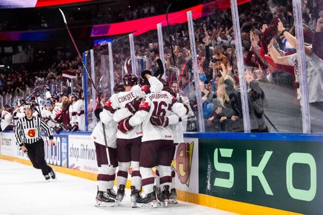 230527 Rudolfs Balcers of Latvia celebrates with team mates after 1-2 during the 2023 IIHF Ice hockey, Eishockey World Championship, WM, Weltmeisterschaft semifinal game between Canada and Latvia on May 27, 2023 in Tampere. Photo: Joel Marklund BILDBYRAN kod JM JM0485 bbeng ishockey ice hockey ishockey-vm 2023 ishockey-vm vm 2023 iihf ice hockey world championship semifinal semi-final kanada canada latvia lettland jubel Copyright: JOELxMARKLUND BB230527JM035