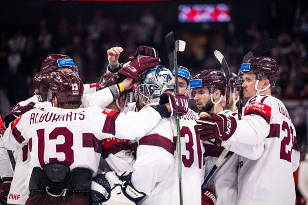 230527 Goaltender Arturs Silovs of Latvia with team mates after the 2023 IIHF Ice hockey, Eishockey World Championship, WM, Weltmeisterschaft semifinal game between Canada and Latvia on May 27, 2023 in Tampere. Photo: Joel Marklund BILDBYRAN kod JM JM0485 bbeng ishockey ice hockey ishockey-vm 2023 ishockey-vm vm 2023 iihf ice hockey world championship semifinal semi-final kanada canada latvia lettland Copyright: JOELxMARKLUND BB230527JM054
