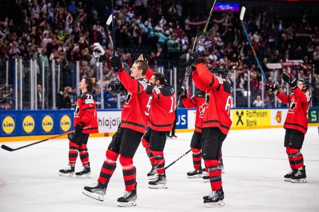 230527 Players of Canada celebrate after the 2023 IIHF Ice hockey, Eishockey World Championship, WM, Weltmeisterschaft semifinal game between Canada and Latvia on May 27, 2023 in Tampere. Photo: Joel Marklund BILDBYRAN kod JM JM0485 bbeng ishockey ice hockey ishockey-vm 2023 ishockey-vm vm 2023 iihf ice hockey world championship semifinal semi-final kanada canada latvia lettland jubel Copyright: JOELxMARKLUND BB230527JM056
