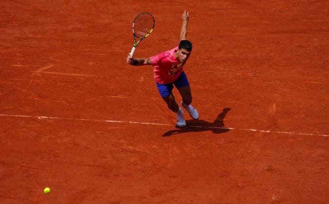 Mandatory Credit: Photo by Javier Garcia Shutterstock (13925673ck) Carlos Alcaraz with a one-handed backhand during practice French Open Tennis, Saturday Qualifying and Previews, Roland Garros, Paris, France - 27 May 2023 French Open Tennis, Saturday Qualifying and Previews, Roland Garros, Paris, France - 27 May 2023  Copyright: xJavierxGarcia Shutterstockx 13925673ck