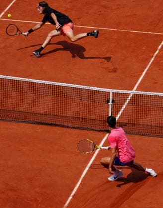 Mandatory Credit: Photo by Javier Garcia Shutterstock (13925673cp) Stefanos Tsitsipas practices with Carlos Alcaraz French Open Tennis, Saturday Qualifying and Previews, Roland Garros, Paris, France - 27 May 2023 French Open Tennis, Saturday Qualifying and Previews, Roland Garros, Paris, France - 27 May 2023  Copyright: xJavierxGarcia Shutterstockx 13925673cp