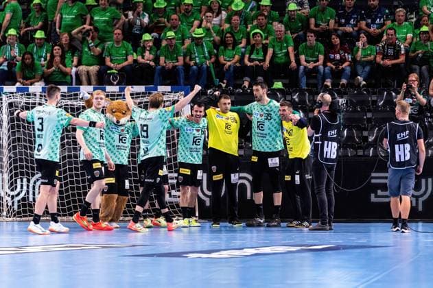 Sport Themen der Woche KW21 Sport Bilder des Tages Jubel Fuechse Berlin nach Sieg gegen Montpellier Handball Montpellier HB vs. Fuechse Berlin, Handball, EHF European League, Halbfinale 1, Saison 2022 2023, 27.05.2023 Montpellier HB vs. Fuechse Berlin, Handball, EHF European League, Halbfinale 1, Saison 2022 2023, 27.05.2023 Flensburg *** Cheering Fuechse Berlin after victory against Montpellier Handball Montpellier HB vs Fuechse Berlin, Handball, EHF European League, Semifinal 1, Season 2022 2023, 27 05 2023 Montpellier HB vs Fuechse Berlin, Handball, EHF European League, Semifinal 1, Season 2022 2023, 27 05 2023 Flensburg Copyright: xEibner-Pressefoto MarcelxvonxFehrnx EP_EER