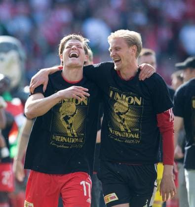 Sport Themen der Woche KW21 Sport Bilder des Tages Fussball, Herren, Saison 2022 2023, 1. Bundesliga (34. Spieltag), 1. FC Union Berlin - SV Werder Bremen, v. l. Kevin Behrens (1. FC Union Berlin), Morten Thorsby (1. FC Union Berlin), Jubel nach Abpfiff, 27.05.2023, *** Football, men, season 2022 2023, 1 Bundesliga 34 matchday , 1 FC Union Berlin SV Werder Bremen, v l Kevin Behrens 1 FC Union Berlin , Morten Thorsby 1 FC Union Berlin , cheering after the final whistle, 27 05 2023, Copyright: xSebastianxRäppold MatthiasxKochx