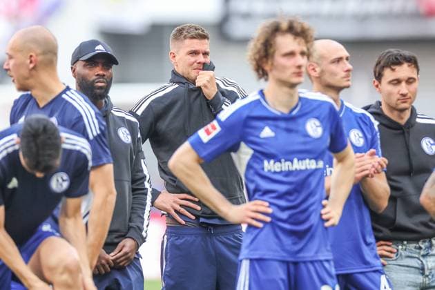 Bilder des Jahres 2023, Sport 05 Mai Sport Themen der Woche KW21 Sport Bilder des Tages 27.05.2023, Fussball, Saison 2022 2023, 1. Bundesliga, 34. Spieltag, RB Leipzig - FC Schalke 04, Simon Terodde (FC Schalke 04) weint. Leipzig Red Bull Arena Sachsen Deutschland xRHR-FOTO TRx *** 27 05 2023, football, season 2022 2023, 1 Bundesliga, 34 match day, RB Leipzig FC Schalke 04, Simon Terodde FC Schalke 04 cry Leipzig Red Bull Arena Saxony Germany xRHR PHOTO TRx Copyright: RHR-FOTOx RHR-FOTO TR