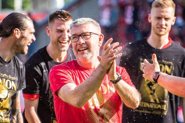 1. Fussball Bundesliga, 1. FC Union Berlin vs Werder Bremen. Berlin, 27.05.2023 Urs Fischer (1. FC Union Berlin Trainer) nach dem Spiel feiern 1. Fussball Bundesliga, 1. FC Union Berlin vs Werder Bremen, Stadion An der Alten Foersterei, Berlin 27.05.2023 DFL REGULATIONS PROHIBIT ANY USE OF PHOTOGRAPHS AS IMAGE SEQUENCES AND OR QUASI-VIDEO. Copyright: xBEAUTIFULxSPORTS LucianoxLimax