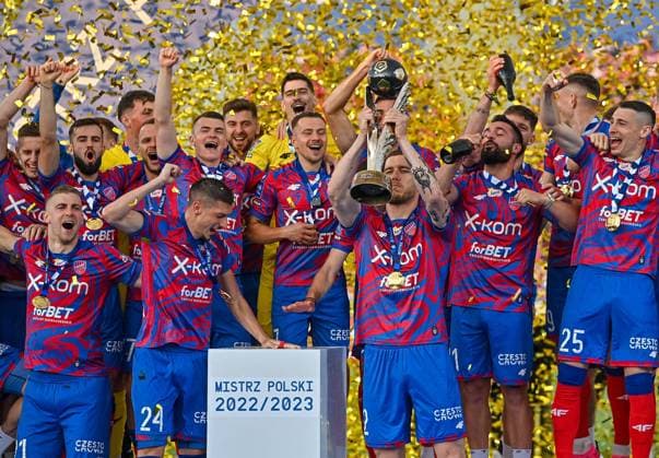 Sport Themen der Woche KW21 Sport Bilder des Tages 2023.05.27 Czestochowa Pilka nozna PKO Ekstraklasa sezon 2022 2023 Rakow Czestochowa - Zaglebie Lubin N z feta radosc emocje reakcja mistrz polski mistrzostwo polski puchar swietowanie euforia Rakow Czestochowa Tomas Petrasek Foto Lukasz Sobala PressFocus 2023.05.27 Czestochowa Football Polish League PKO Ekstraklasa season 2022 2023 Rakow Czestochowa - Zaglebie Lubin feta radosc emocje reakcja mistrz polski mistrzostwo polski puchar swietowanie euforia Rakow Czestochowa Tomas Petrasek Credit: Lukasz Sobala PressFocus NEWSPIX.PL --- Newspix.pl POLAND OUT!  20230527PFa_LSAA305