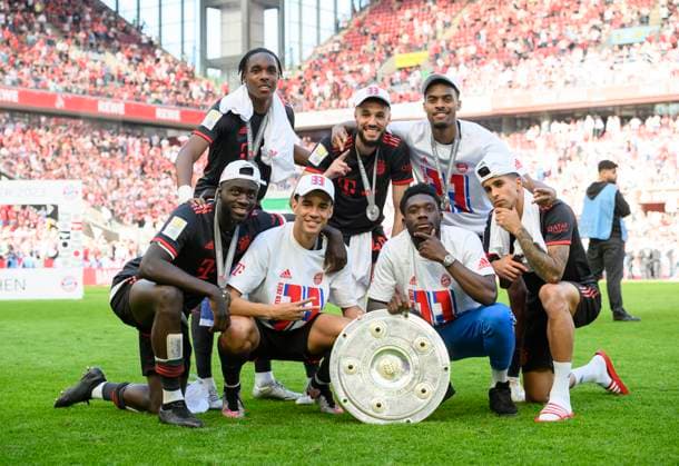 Bilder des Jahres 2023, Sport 05 Mai Sport Themen der Woche KW21 hinten v.l. Mathys TEL (M), Noussair MAZRAOUI (M), Ryan GRAVENBERCH (M), vorne v.l. Dayot UPAMECANO (M), Jamal MUSIALA (M), Alphonso DAVIES (M), Joao CANCELO (M) posieren mit der Meisterschale, Fussball 1. Bundesliga, 34.Spieltag, 1. FC Koeln (K) - FC Bayern Muenchen (M) 1:2, am 27.05.2023 in Koeln Deutschland. DFL regulations prohibit any use of photographs as image sequences and or quasi-video Â *** back f l Mathys TEL M , Noussair MAZRAOUI M , Ryan GRAVENBERCH M , front f l Dayot UPAMECANO M , Jamal MUSIALA M , Alphonso DAVIES M , Joao CANCELO M pose with the championship trophy, Soccer 1 Bundesliga, 34 Spieltag, 1 FC Koeln K FC Bayern Muenchen M 1 2, on 27 05 2023 in Koeln Germany DFL regulations prohibit any use of photographs as image sequences and or quasi video Â
