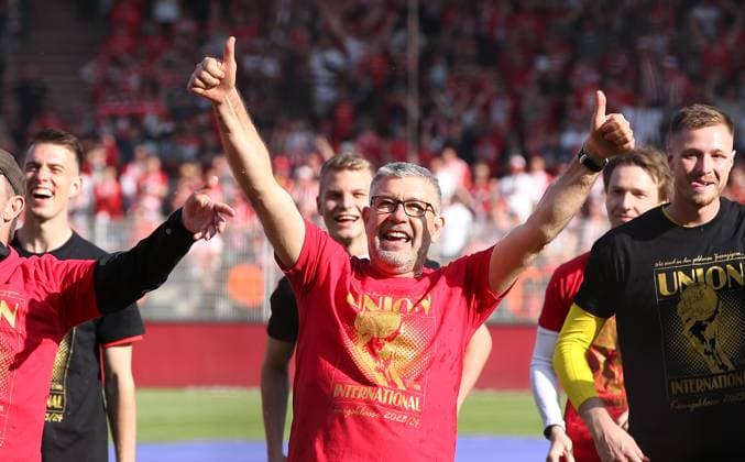 Trainer Urs Fischer jubelnd nach Spielende Union Berlin feiert Teilnahme an der Championsleague Freude Emotion Jubel Fußball Fussball Bundesliga Herren DFL 34. Spieltag Saison 2022 2023 27.05.2023 1.FC Union Berlin FCU vs. SV Werder Bremen SVW DFL regulations prohibit any use of photographs as image sequences and or quasi-video.