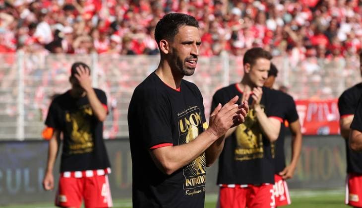 Siegtorschütze Rani Khedira zu den Fans klatschend, Union Berlin feiert Teilnahme an der Championsleague Fußball Fussball Bundesliga Herren DFL 34. Spieltag Saison 2022 2023 27.05.2023 1.FC Union Berlin FCU vs. SV Werder Bremen SVW DFL regulations prohibit any use of photographs as image sequences and or quasi-video.