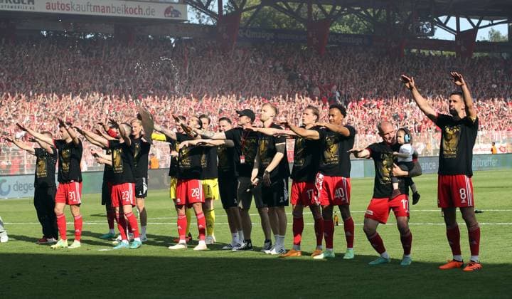 Union Berlin Mannschaft feiert Teilnahme an der Championsleague Freude Emotion Jubel Fußball Fussball Bundesliga Herren DFL 34. Spieltag Saison 2022 2023 27.05.2023 1.FC Union Berlin FCU vs. SV Werder Bremen SVW DFL regulations prohibit any use of photographs as image sequences and or quasi-video.