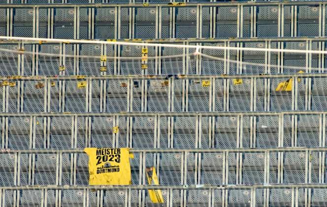 Bilder des Jahres 2023, Sport 05 Mai Sport Themen der Woche KW21 BVB fan with Meister 2023 jersey after the match BORUSSIA DORTMUND - FSV MAINZ 05 2-2, BVB lost the chance for the title. 1.German Football League on May 27, 2023 in Dortmund, Germany. Season 2022 2023, matchday 34, 1.Bundesliga, 34.Spieltag, BVB, MZ,