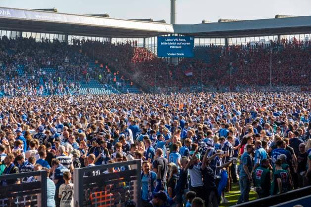 Bilder des Jahres 2023, Sport 05 Mai Sport Themen der Woche KW21 Freude und Begeisterung bei den Bochumer Fans, Fussballfans stuermen den Rasen und feiern den Klassenerhalt, Fussball, Bundesliga 2022 2023, Vonovia Ruhrstadion, VfL Bochum vs. Bayer 04 Leverkusen 3-0 Fussball, Bundesliga, 2022 2023, VfL Bochum vs. Bayer 04 Leverkusen 3-0, Vonovia Ruhrstadion, Freude und Begeisterung bei den Bochumer Fans, Fussballfans stuermen das Spielfeld und feiern den Klassenerhalt, DFL REGULATIONS PROHIBIT ANY USE OF PHOTOGRAPHS AS IMAGE SEQUENCES AND OR QUASI-VIDEO, sports, football, Bundesliga, 2022 2023, VfL Bochum vs. Bayer 04 Leverkusen 3-0, Vonovia Ruhr Stadium, fun and enthusiasm, Bochum football fans storm the pitch and celebrate staying in the league, DFL REGULATIONS PROHIBIT ANY USE OF PHOTOGRAPHS AS IMAGE SEQUENCES AND OR QUASI-VIDEO *** Joy and enthusiasm among Bochum fans, football fans storm the pitch and celebrate staying in the league, football, Bundesliga 2022 2023, Vonovia Ruhrstadion, VfL Bochum vs Bayer 04 Leverkusen 3 0 Sports, football, Bundesliga, 2022 2023, VfL Bochum vs Bayer 04 Leverkusen 3 0, Vonovia Ruhrstadion, Joy and enthusiasm among Bochum fans, football fans storm the pitch and celebrate staying in the league, DFL REGULATIONS PROHIBIT ANY USE OF PHOTOGRAPHS AS IMAGE SEQUENCES AND OR QUASI VIDEO, sports, football, Bundesliga, 2022 2023, VfL Bochum vs Bayer 04 Leverkusen 3 0, Vonovia Ruhr Stadium, fun and enthusiasm, Bochum football fans storm the pitch and celebrate staying in the league, DFL REGULATIONS PROHIBIT ANY USE OF PHOTOGRAPHS AS IMAGE SEQUENCES AND OR QUASI VIDEO
