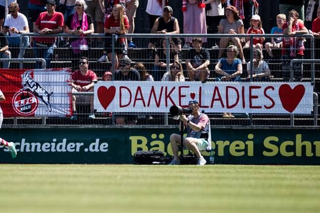 FLYERALARM. Frauen Fussball Bundesliga, 1. FC Koeln - SGS Essen; 28.05.2023 Zaunfahnen Danke Ladies FLYERALARM Frauen Fussball Bundesliga, 1. FC Koeln - SGS Essen, Koeln, Geissbockheim DFB REGULATIONS PROHIBIT ANY USE OF PHOTOGRAPHS AS IMAGE SEQUENCES AND OR QUASI-VIDEO. Copyright: xBEAUTIFULxSPORTS Wunderlx