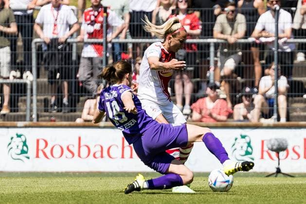 FLYERALARM. Frauen Fussball Bundesliga, 1. FC Koeln - SGS Essen; 28.05.2023 Mandy Islacker (1. FC Koeln, 8) schiesst mit dem 1:1 Ausgleich das letzte Tor ihrer Profi-Karriere, Lena Ostermeier (SGS Essen, 18) schafft es nicht das Tor zu verhindern FLYERALARM Frauen Fussball Bundesliga, 1. FC Koeln - SGS Essen, Koeln, Geissbockheim DFB REGULATIONS PROHIBIT ANY USE OF PHOTOGRAPHS AS IMAGE SEQUENCES AND OR QUASI-VIDEO. Copyright: xBEAUTIFULxSPORTS Wunderlx