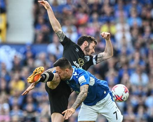 Sport Themen der Woche KW21 Sport Bilder des Tages Premier League Everton v Bournemouth Adam Smith 15 of Bournemouth Dwight McNeil 7 of Everton during the Premier League match Everton vs Bournemouth at Goodison Park, Liverpool, United Kingdom, 28th May 2023 (Photo by Craig Thomas News Images) Liverpool Goodison Park Merseyside United Kingdom Copyright: xCraigxThomas NewsxImagesx