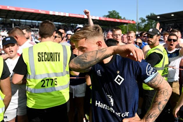 Sport Themen der Woche KW21 Sport Bilder des Tages 28.05.2023, Sandhausen, Germany, BWT-Stadion am Hardtwald, SV Sandhausen vs Hamburger SV - 2. Bundesliga, Sonny Kittel (Hamburger SV) enttaeusscht (Foto H. Langer, H. Langer) DFB DFL REGULATIONS PROHIBIT ANY USE OF PHOTOGRAPHS AS IMAGE SEQUENCES AND OR QUASI-VIDEO. Sandhausen BWT-Stadion am Hardtwald Germany *** 28 05 2023, Sandhausen, Germany, BWT Stadion am Hardtwald, SV Sandhausen vs Hamburger SV 2 Bundesliga, Sonny Kittel Hamburger SV enttaeusscht Foto H Langer, H Langer DFB DFL REGULATIONS PROHIBIT ANY USE OF PHOTOGRAPHS AS IMAGE SEQUENCES AND OR QUASI VIDEO Sandhausen BWT Stadion am Hardtwald Germany 541_ SVSHSV20230528_023 Langer-541