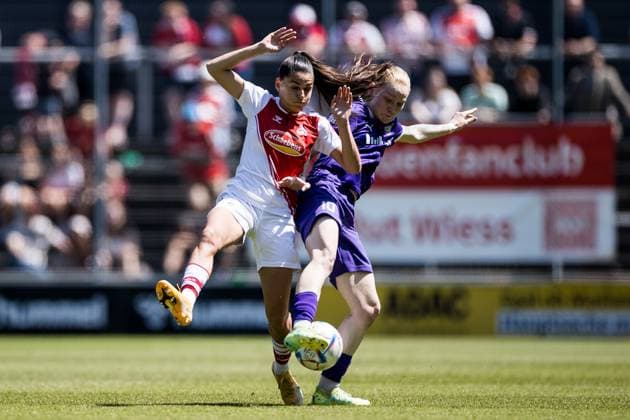 FLYERALARM. Frauen Fussball Bundesliga, 1. FC Koeln - SGS Essen; 28.05.2023 Manjou Wilde (1. FC Koeln, 7), Natasha Kowalski (SGS Essen, 10) FLYERALARM Frauen Fussball Bundesliga, 1. FC Koeln - SGS Essen, Koeln, Geissbockheim DFB REGULATIONS PROHIBIT ANY USE OF PHOTOGRAPHS AS IMAGE SEQUENCES AND OR QUASI-VIDEO. Copyright: xBEAUTIFULxSPORTS Wunderlx