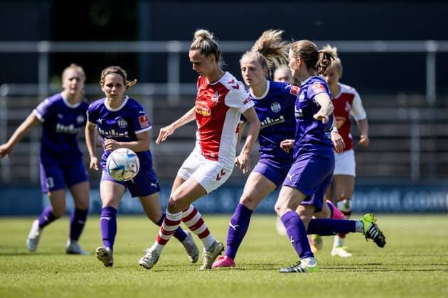FLYERALARM. Frauen Fussball Bundesliga, 1. FC Koeln - SGS Essen; 28.05.2023 Jana Beuschlein (1. FC Koeln, 23), Lena Ostermeier (SGS Essen, 18) FLYERALARM Frauen Fussball Bundesliga, 1. FC Koeln - SGS Essen, Koeln, Geissbockheim DFB REGULATIONS PROHIBIT ANY USE OF PHOTOGRAPHS AS IMAGE SEQUENCES AND OR QUASI-VIDEO. Copyright: xBEAUTIFULxSPORTS Wunderlx
