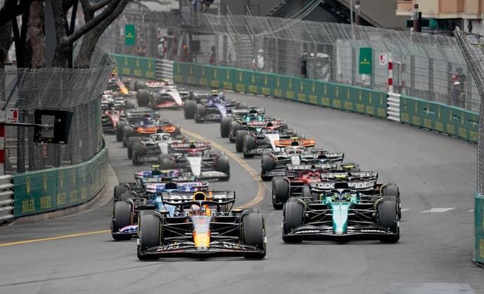 28.05.2023, Circuit de Monaco, Monte Carlo, Formel 1 Grand Prix Monaco 2023 ,im Bild Rennstart: Max Verstappen (NLD), Oracle Red Bull Racing, Fernando Alonso (ESP), Aston Martin Aramco Cognizant Formula One Team, Esteban Ocon (FRA), BWT Alpine F1 Team, Charles Leclerc (MCO), Scuderia Ferrari, Lewis Hamilton (GBR), Mercedes-AMG Petronas Formula One Team, Carlos Sainz Jr. (ESP), Scuderia Ferrari, Pierre Gasly (FRA), BWT Alpine F1 Team, George Russell (GBR), Mercedes-AMG Petronas Formula One Team Monte Carlo Circuit de Monaco Monaco