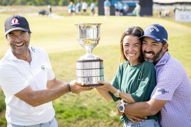 CROMVOIRT - Pablo Larrazabal (ESP) with his girlfriend and caddy (L) after winning the 103rd edition of the KLM Open golf tournament. The KLM Open counts as a qualifying tournament for the US Open. ANP SANDER KONING netherlands out - belgium out Cromvoirt xVIxxIVx 470421940 originalFilename: 0258129096st.jpg