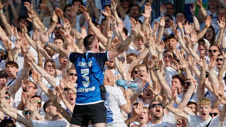 Sport Themen der Woche KW21 Trainer Torsten Lieberknecht (SV Darmstadt 98) auf dem Zaun. 28.05.2023, Fussball, 2. Bundesliga, SpVgg Greuther Fuerth - SV Darmstadt 98, GER, Fuerth, Sportpark Ronhof Thomas Sommer, DFL REGULATIONS PROHIBIT ANY USE OF PHOTOGRAPHS AS IMAGE SEQUENCES AND OR QUASI-VIDEO. *** Coach Torsten Lieberknecht SV Darmstadt 98 on the fence 28 05 2023, Football, 2 Bundesliga, SpVgg Greuther Fuerth SV Darmstadt 98, GER, Fuerth, Sportpark Ronhof Thomas Sommer, DFL REGULATES PROHIBIT ANY USE OF PHOTOGRAPHS AS IMAGE SEQUENCES AND OR QUASI VIDEO Copyright: HMBxMedia xHeikoxBecker