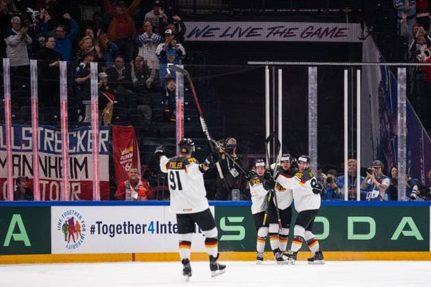 Eishockey, WM, Finale, Kanada - Deutschland 230528 Moritz Müller, Dominik Kahun, John Peterka and Frederik Tiffels of Germany celebrate scoring 0-1 during the 2023 IIHF Ice hockey, Eishockey World Championship, WM, Weltmeisterschaft final game between Canada and Germany on May 28, 2023 in Tampere. Photo: Joel Marklund BILDBYRAN kod JM JM0489 bbeng ishockey ice hockey ishockey-vm 2023 ishockey-vm vm 2023 iihf ice hockey world championship final kanada canada germany tyskland jubel Copyright: JOELxMARKLUND BB230528JM103