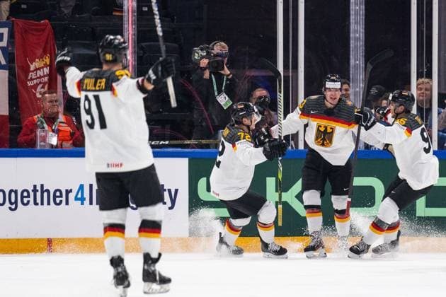 Eishockey, WM, Finale, Kanada - Deutschland 230528 Moritz Müller, Dominik Kahun, John Peterka and Frederik Tiffels of Germany celebrate scoring 0-1 during the 2023 IIHF Ice hockey, Eishockey World Championship, WM, Weltmeisterschaft final game between Canada and Germany on May 28, 2023 in Tampere. Photo: Joel Marklund BILDBYRAN kod JM JM0489 bbeng ishockey ice hockey ishockey-vm 2023 ishockey-vm vm 2023 iihf ice hockey world championship final kanada canada germany tyskland jubel Copyright: JOELxMARKLUND BB230528JM104