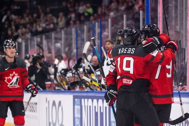 Eishockey, WM, Finale, Kanada - Deutschland 230528 Peyton Krebs and Samuel Blais of Canada celebrate scoring 1-1 during the 2023 IIHF Ice hockey, Eishockey World Championship, WM, Weltmeisterschaft final game between Canada and Germany on May 28, 2023 in Tampere. Photo: Joel Marklund BILDBYRAN kod JM JM0489 bbeng ishockey ice hockey ishockey-vm 2023 ishockey-vm vm 2023 iihf ice hockey world championship final kanada canada germany tyskland jubel Copyright: JOELxMARKLUND BB230528JM107