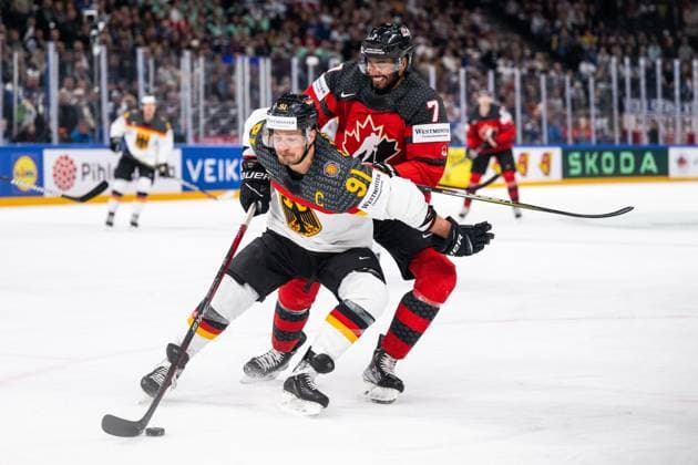 Eishockey, WM, Finale, Kanada - Deutschland 230528 Moritz Müller of Germany and Pierre-Olivier Joseph of Canada during the 2023 IIHF Ice hockey, Eishockey World Championship, WM, Weltmeisterschaft final game between Canada and Germany on May 28, 2023 in Tampere. Photo: Joel Marklund BILDBYRAN kod JM JM0489 bbeng ishockey ice hockey ishockey-vm 2023 ishockey-vm vm 2023 iihf ice hockey world championship final kanada canada germany tyskland Copyright: JOELxMARKLUND BB230528JM108