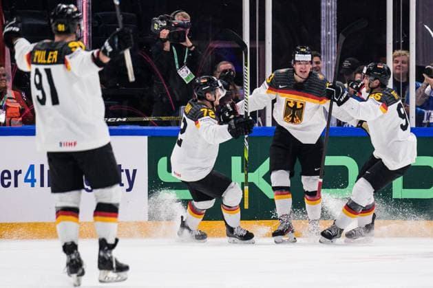 Eishockey, WM, Finale, Kanada - Deutschland 230528 Moritz Müller, Dominik Kahun, John Peterka and Frederik Tiffels of Germany celebrate the 0-1 goal during the 2023 IIHF Ice hockey, Eishockey World Championship, WM, Weltmeisterschaft final game between Canada and Germany on May 28, 2023 in Tampere. Photo: Joel Marklund BILDBYRAN kod JM JM0489 bbeng ishockey ice hockey ishockey-vm 2023 ishockey-vm vm 2023 iihf ice hockey world championship final kanada canada germany tyskland jubel Copyright: JOELxMARKLUND BB230528JM109