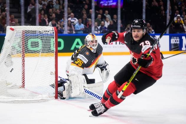 Eishockey, WM, Finale, Kanada - Deutschland 230528 Goaltender Mathias Niederberger of Germany lets in the 1-1 goal by Samuel Blais of Canada during the 2023 IIHF Ice hockey, Eishockey World Championship, WM, Weltmeisterschaft final game between Canada and Germany on May 28, 2023 in Tampere. Photo: Joel Marklund BILDBYRAN kod JM JM0489 bbeng ishockey ice hockey ishockey-vm 2023 ishockey-vm vm 2023 iihf ice hockey world championship final kanada canada germany tyskland jubel depp Copyright: JOELxMARKLUND BB230528JM111