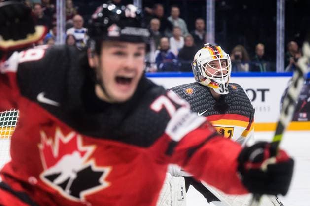 Eishockey, WM, Finale, Kanada - Deutschland 230528 Goaltender Mathias Niederberger of Germany sees Samuel Blais of Canada celebrate the 1-1 goal during the 2023 IIHF Ice hockey, Eishockey World Championship, WM, Weltmeisterschaft final game between Canada and Germany on May 28, 2023 in Tampere. Photo: Joel Marklund BILDBYRAN kod JM JM0489 bbeng ishockey ice hockey ishockey-vm 2023 ishockey-vm vm 2023 iihf ice hockey world championship final kanada canada germany tyskland depp jubel Copyright: JOELxMARKLUND BB230528JM112