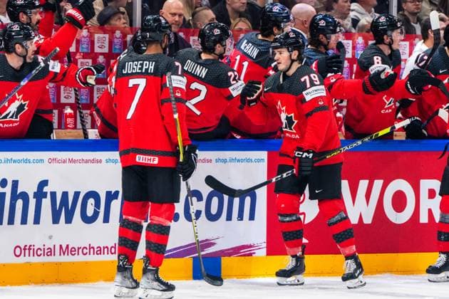 Eishockey, WM, Finale, Kanada - Deutschland TAMPERE, FINLAND - MAY 28: Samuel Blais of Canada (R) celebrates his goal with the bench during the 2023 IIHF Ice hockey, Eishockey World Championship, WM, Weltmeisterschaft Finland - Latvia game between Canada and Germany at Nokia Arena on May 28, 2023 in Tampere, Finland. Tampere Nokia Arena Finland Copyright: xJustPictures.ch JarixPestelaccix