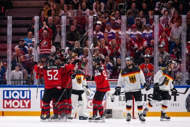 230528 MacKenzie Weegar, Lawson Crouse and Adam Fantilli of Canada celebrate scoring 2-2 during the 2023 IIHF Ice hockey, Eishockey World Championship, WM, Weltmeisterschaft final game between Canada and Germany on May 28, 2023 in Tampere. Photo: Joel Marklund BILDBYRAN kod JM JM0489 bbeng ishockey ice hockey ishockey-vm 2023 ishockey-vm vm 2023 iihf ice hockey world championship final kanada canada germany tyskland jubel Copyright: JOELxMARKLUND BB230528JM126