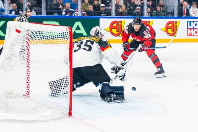TAMPERE, FINLAND - MAY 28: Jake Neighbours of Canada (R) alone against goalkeeper Mathias Niederberger of Germany (L) during the 2023 IIHF Ice hockey, Eishockey World Championship, WM, Weltmeisterschaft Finland - Latvia game between Canada and Germany at Nokia Arena on May 28, 2023 in Tampere, Finland. Tampere Nokia Arena Finland Copyright: xJustPictures.ch JarixPestelaccix