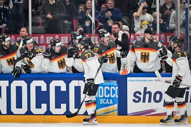 Torjubel Freude nach 2 zu 1 Wojciech Stachowiak (60, Deutscher Eishockey-Bund, Deutschland Germany, Team Germany ) Justin Schütz (74, Deutscher Eishockey-Bund, Deutschland Germany, Team Germany ) Alexander Ehl (40, Deutscher Eishockey-Bund, Deutschland Germany, Team Germany ) Daniel Fischbuch (77, Deutscher Eishockey-Bund, Deutschland Germany, Team Germany ) Filip Varejcka (97, Deutscher Eishockey-Bund, Deutschland Germany, Team Germany ) Dustin Strahlmeier (1, Deutscher Eishockey-Bund, Deutschland Germany, Team Germany ) Maximilian Kastner (7, Deutscher Eishockey-Bund, Deutschland Germany, Team Germany ), Kanada vs. Deutschland, Eishockey, Eishockey WM , Finale, 28.05.2023, Kanada vs. Deutschland, Eishockey, Eishockey WM , Finale, 28.05.2023 Tampere Copyright: xEibner-Pressefotox xBirgitxHaefnerx EP_BHF