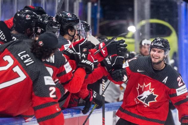 230528 Scott Laughton of Canada celebrates scoring 5-2 during the 2023 IIHF Ice hockey, Eishockey World Championship, WM, Weltmeisterschaft final game between Canada and Germany on May 28, 2023 in Tampere. Photo: Joel Marklund BILDBYRAN kod JM JM0489 bbeng ishockey ice hockey ishockey-vm 2023 ishockey-vm vm 2023 iihf ice hockey world championship final kanada canada germany tyskland jubel Copyright: JOELxMARKLUND BB230528JM136