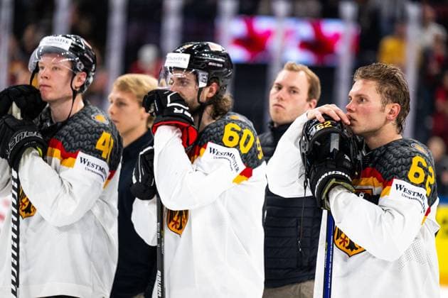 Eishockey, WM, Finale, Kanada - Deutschland 230528 Jonas Müller, Wojciech Stachowiak and Parker Tuomie looks dejected after the 2023 IIHF Ice hockey, Eishockey World Championship, WM, Weltmeisterschaft final game between Canada and Germany on May 28, 2023 in Tampere. Photo: Joel Marklund BILDBYRAN kod JM JM0489 bbeng ishockey ice hockey ishockey-vm 2023 ishockey-vm vm 2023 iihf ice hockey world championship final kanada canada germany tyskland depp Copyright: JOELxMARKLUND BB230528JM144